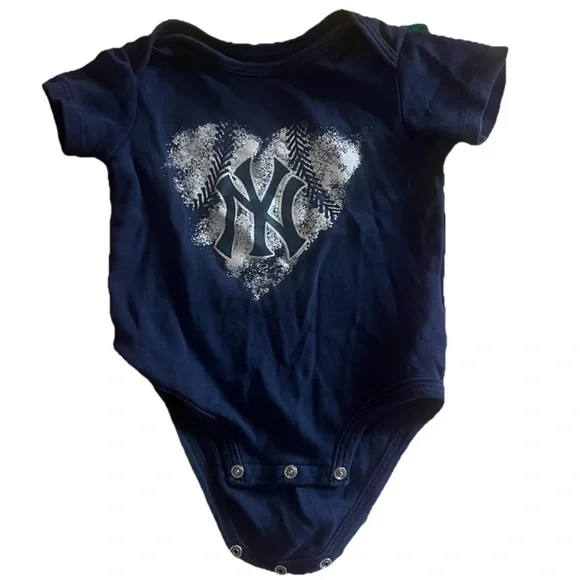 NY YANKEES Onesie 6-9 months - Picture 1 of 2